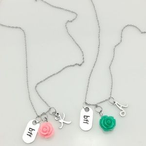 BFF Necklace – Flower Charm With Italic Lettering
